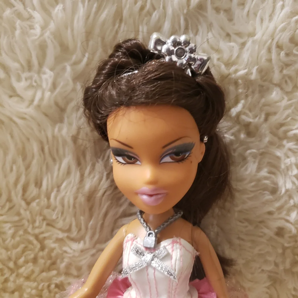 Bratz Light up Funk N Glow Yasmin Doll